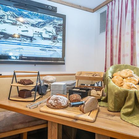 Panorama Hotel Guggenbichl - Inkl Sommerkarte, Einmaliger Eintritt Ins Tauern Spa & Bester Ausblick Ueber كابرون المظهر الخارجي الصورة