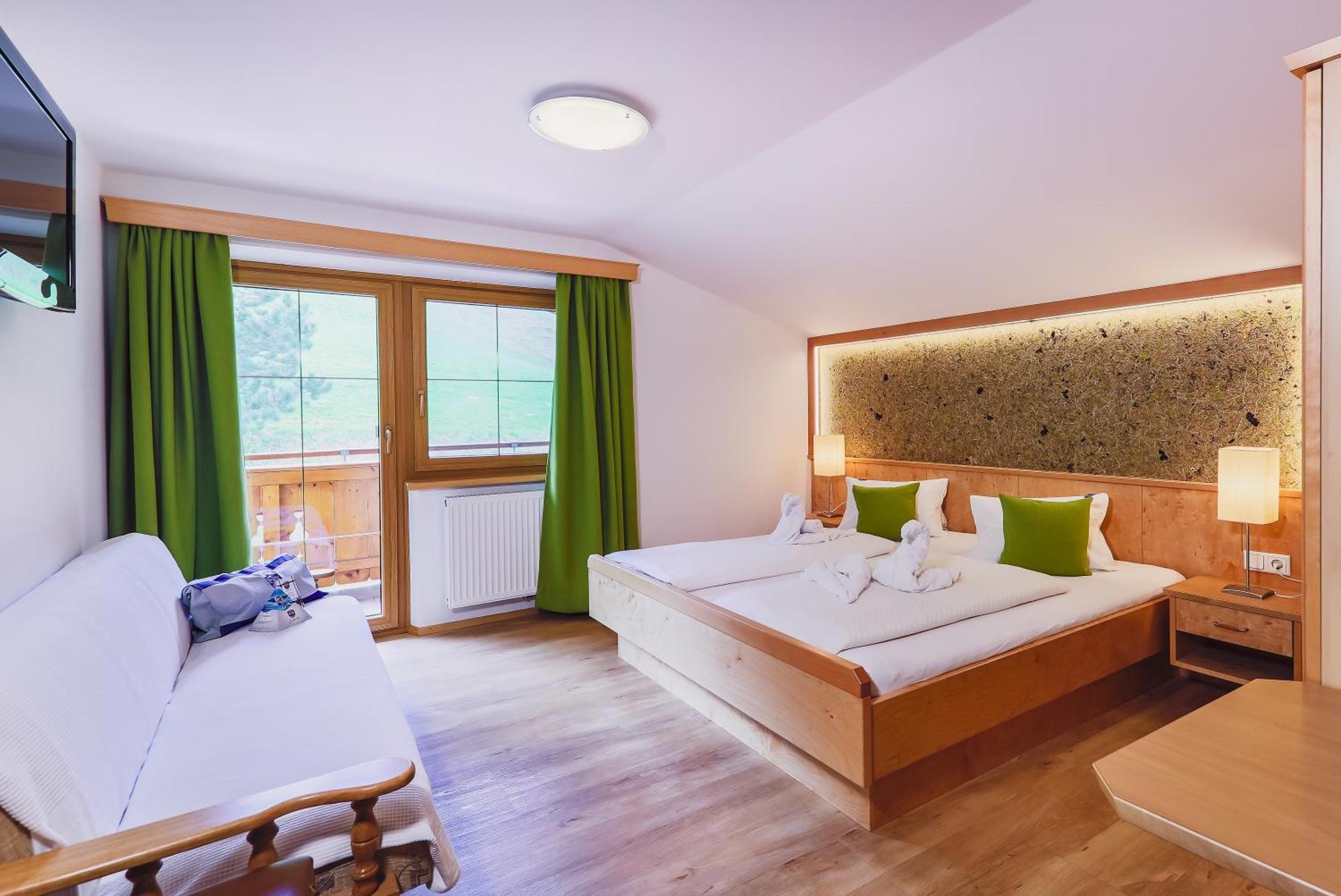 Panorama Hotel Guggenbichl - Inkl Sommerkarte, Einmaliger Eintritt Ins Tauern Spa & Bester Ausblick Ueber كابرون المظهر الخارجي الصورة