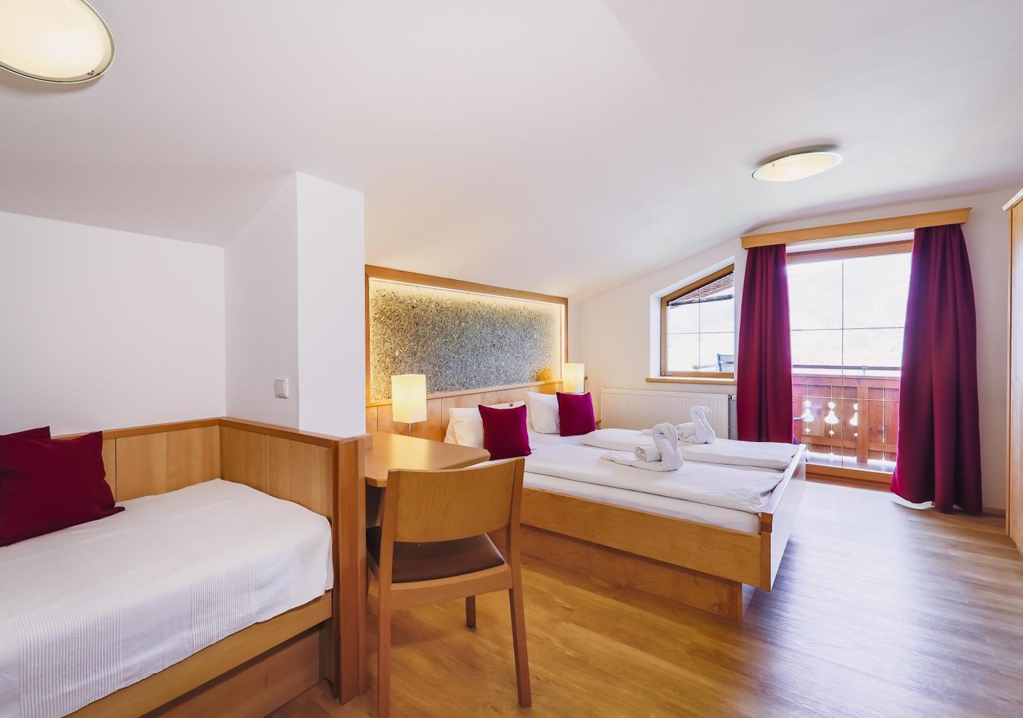 Panorama Hotel Guggenbichl - Inkl Sommerkarte, Einmaliger Eintritt Ins Tauern Spa & Bester Ausblick Ueber كابرون المظهر الخارجي الصورة