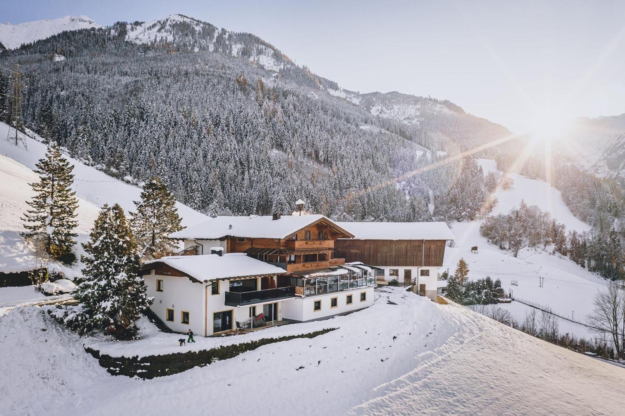 Panorama Hotel Guggenbichl - Inkl Sommerkarte, Einmaliger Eintritt Ins Tauern Spa & Bester Ausblick Ueber كابرون المظهر الخارجي الصورة