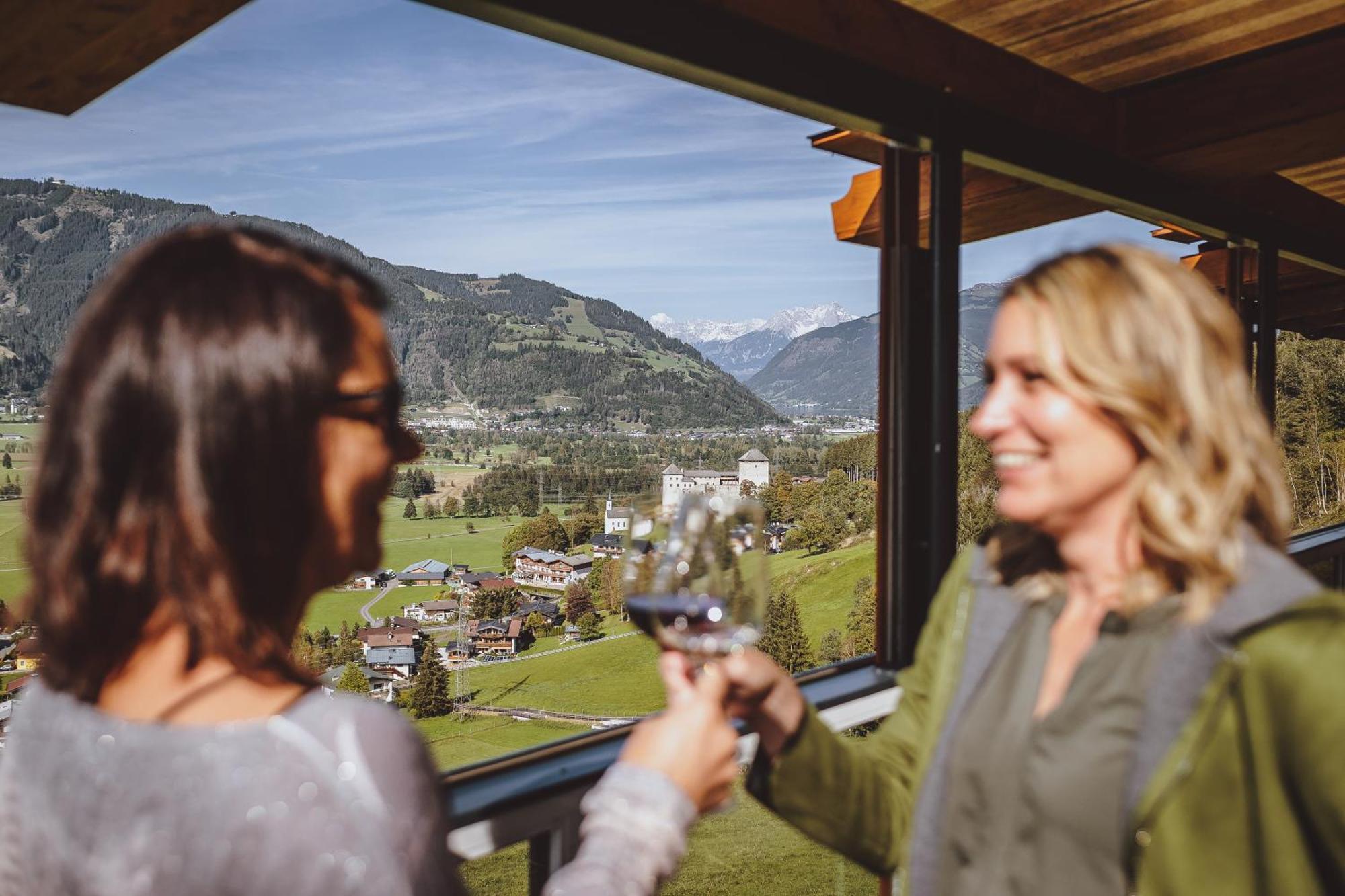 Panorama Hotel Guggenbichl - Inkl Sommerkarte, Einmaliger Eintritt Ins Tauern Spa & Bester Ausblick Ueber كابرون المظهر الخارجي الصورة