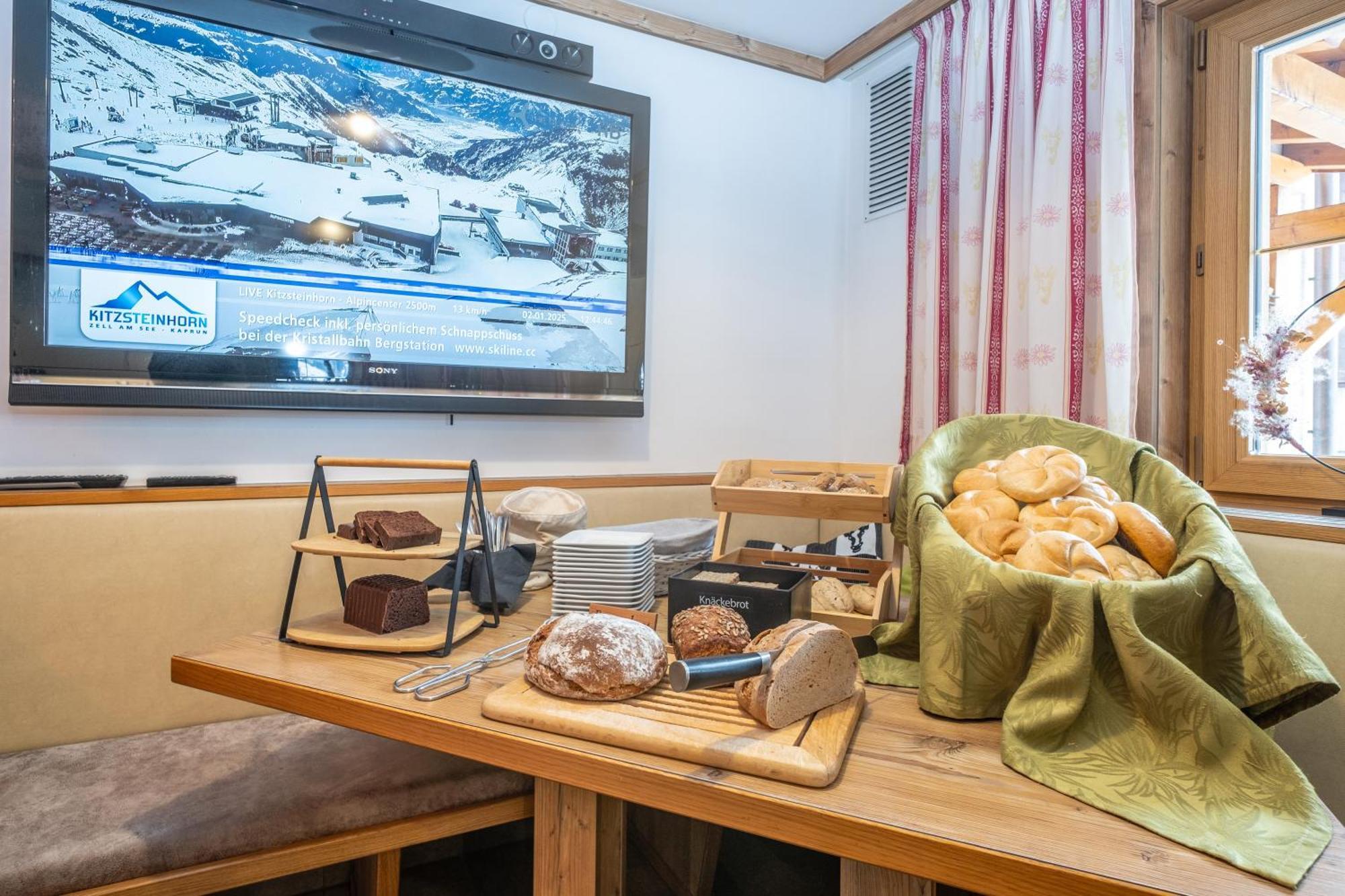 Panorama Hotel Guggenbichl - Inkl Sommerkarte, Einmaliger Eintritt Ins Tauern Spa & Bester Ausblick Ueber كابرون المظهر الخارجي الصورة