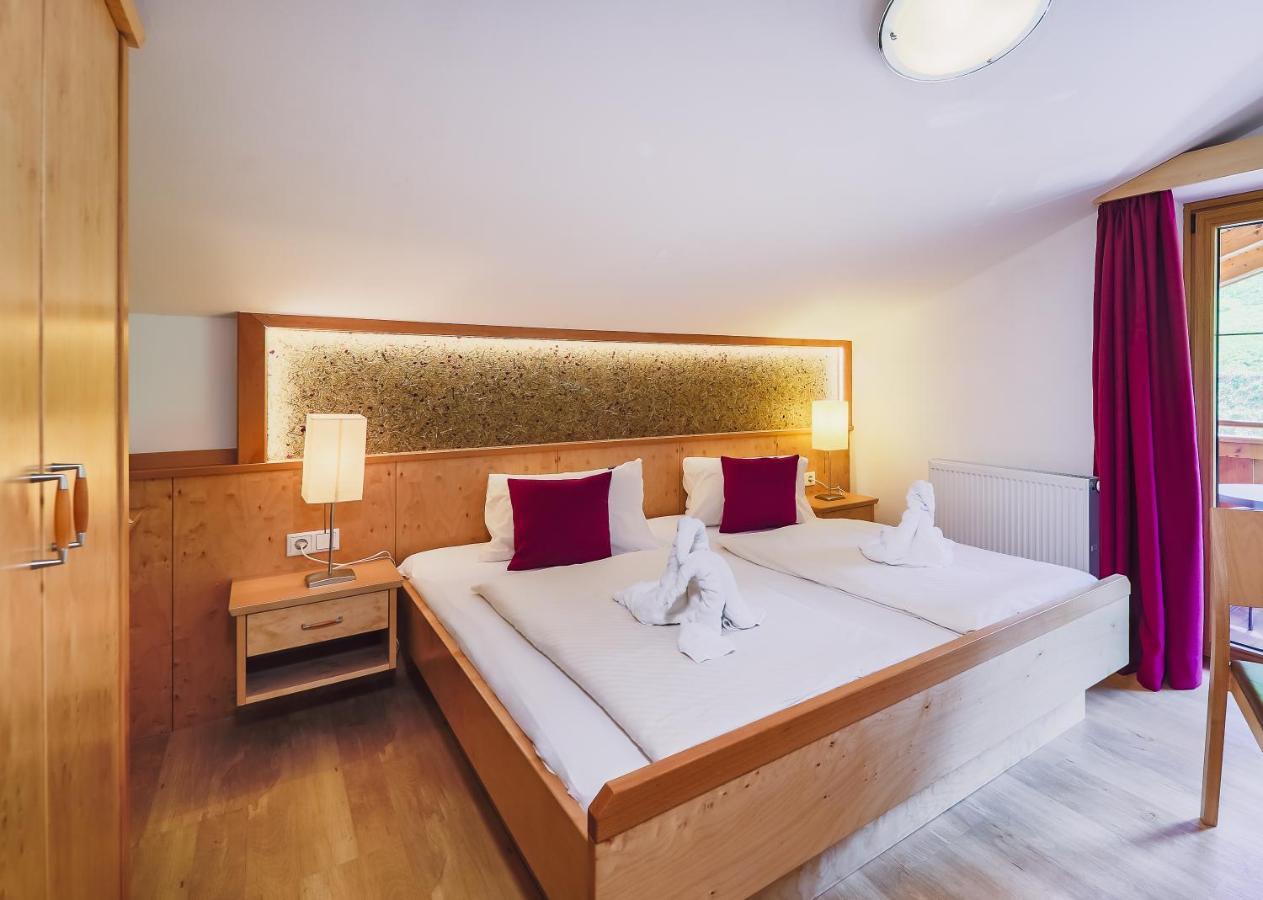 Panorama Hotel Guggenbichl - Inkl Sommerkarte, Einmaliger Eintritt Ins Tauern Spa & Bester Ausblick Ueber كابرون المظهر الخارجي الصورة